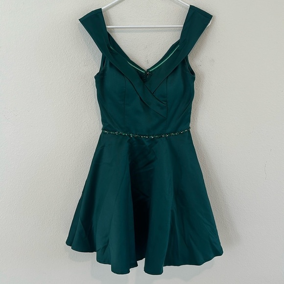 Morilee Madeline Gardner Emerald Evening Formal Short Off Shoulder Dress - Picture 1 of 10